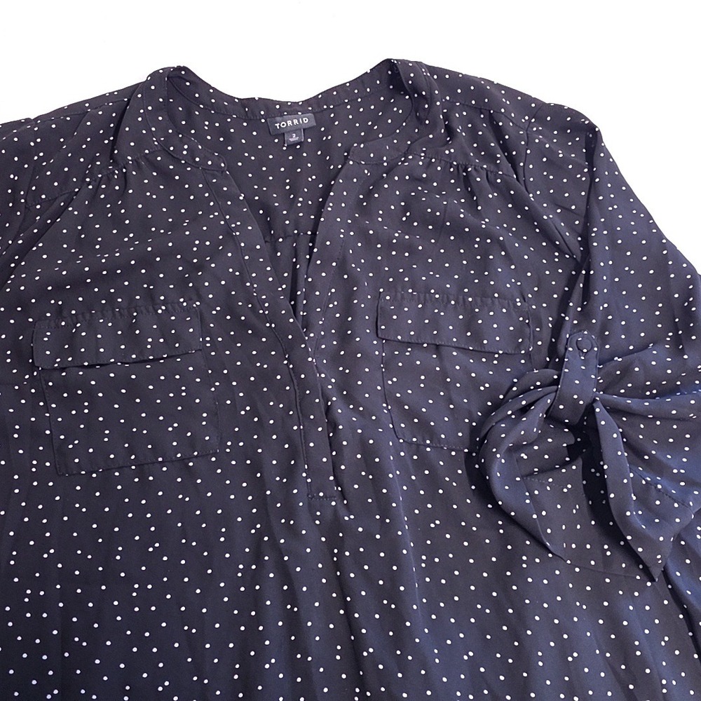 Torrid Blouse Women 2x Black White Polka Dot Roll Tab Sleeve Pocket V-Neck Top